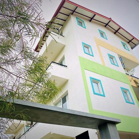 Srimadis Villa Near Airport - Негомбо Екстериор снимка