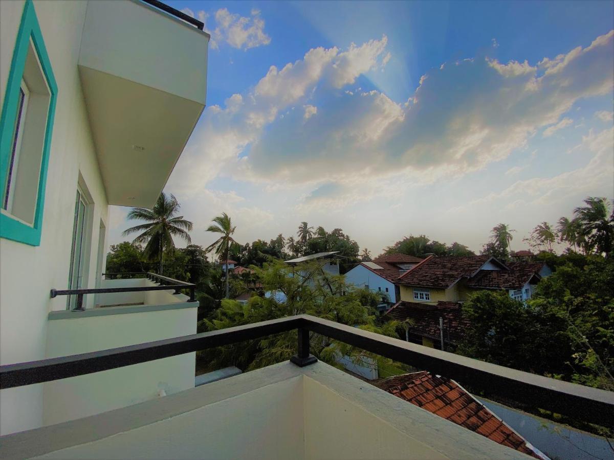 Srimadis Villa Near Airport - Негомбо Екстериор снимка