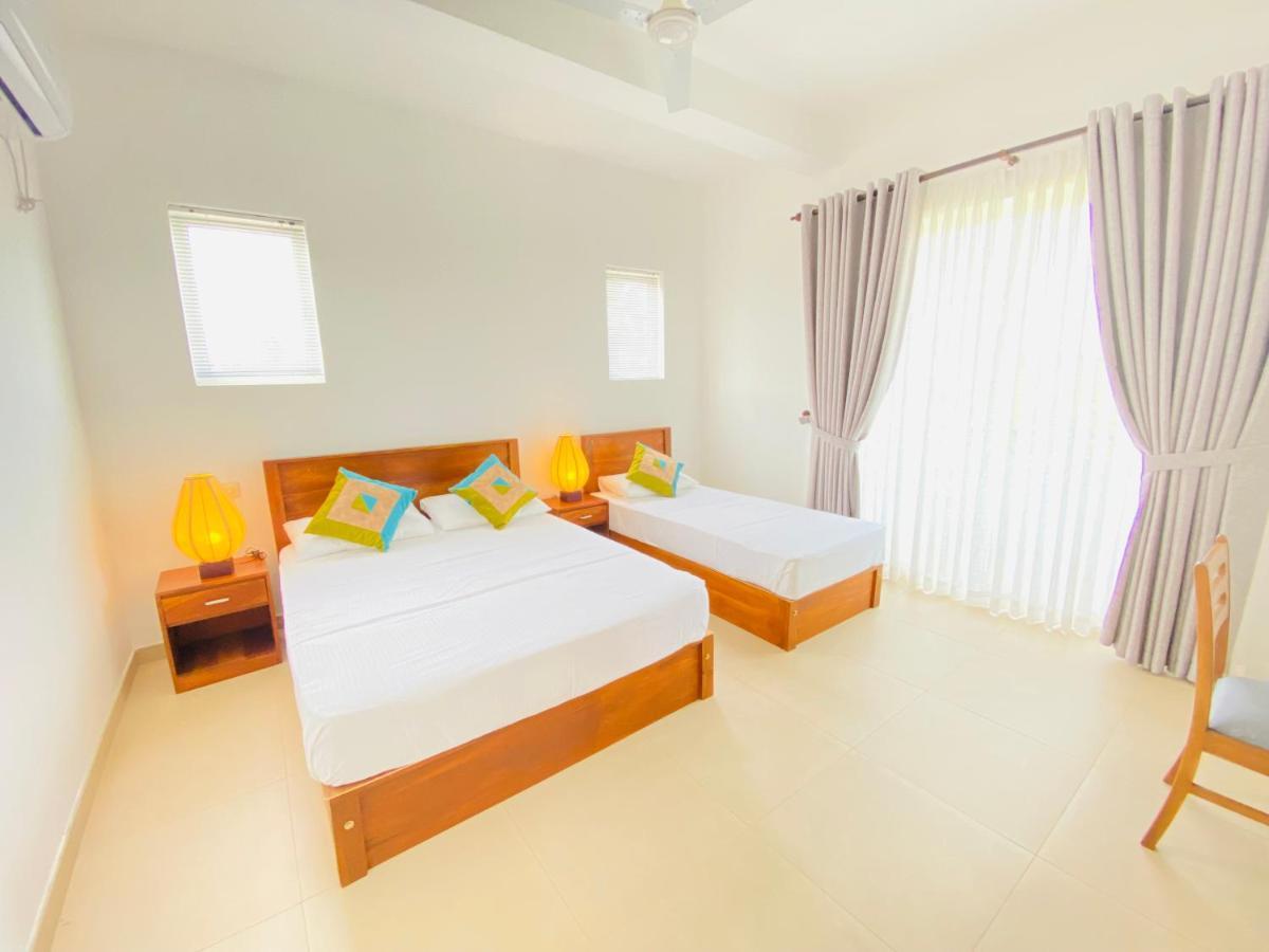 Srimadis Villa Near Airport - Негомбо Екстериор снимка