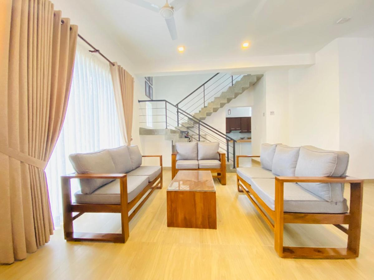 Srimadis Villa Near Airport - Негомбо Екстериор снимка
