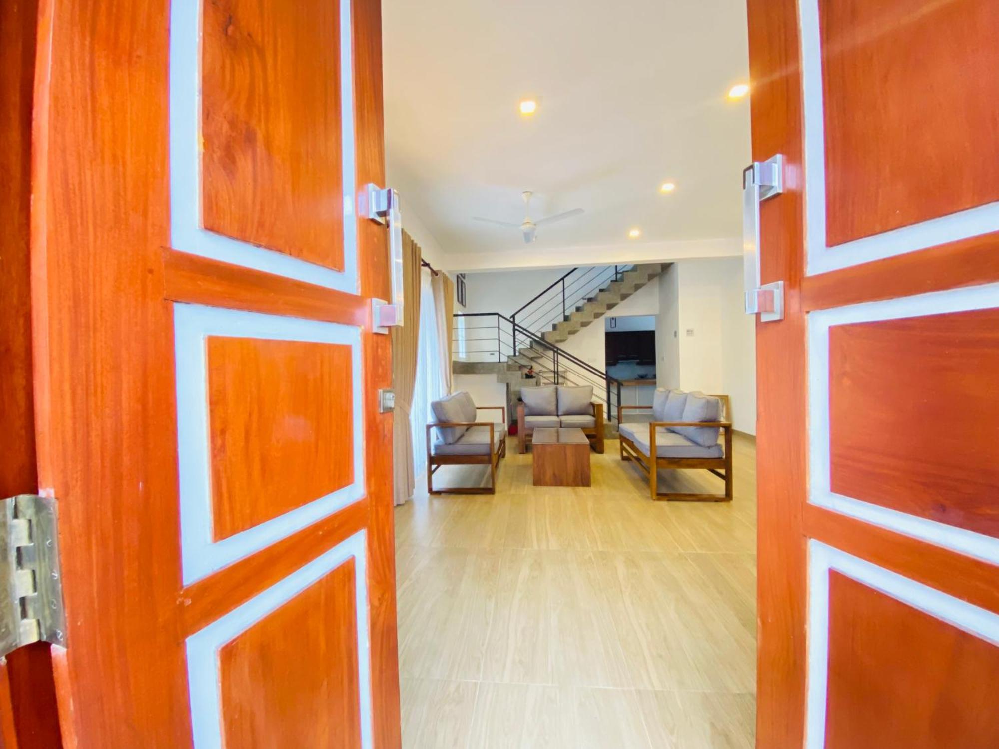 Srimadis Villa Near Airport - Негомбо Екстериор снимка